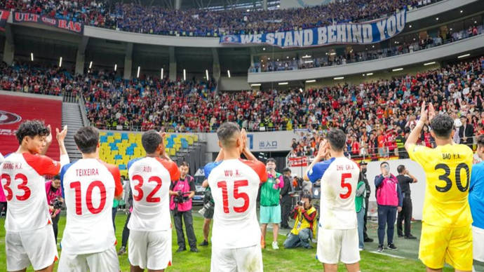 打破多项纪录的申花不好惹，明年再战！申花球迷依然是最坚定的第12人