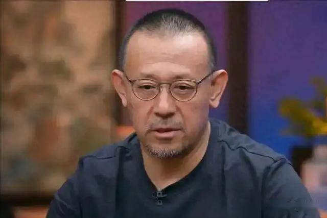 无奈两人只能一拍而散,陈凯歌看出了姜文的导演欲,劝诫他应该专心演员
