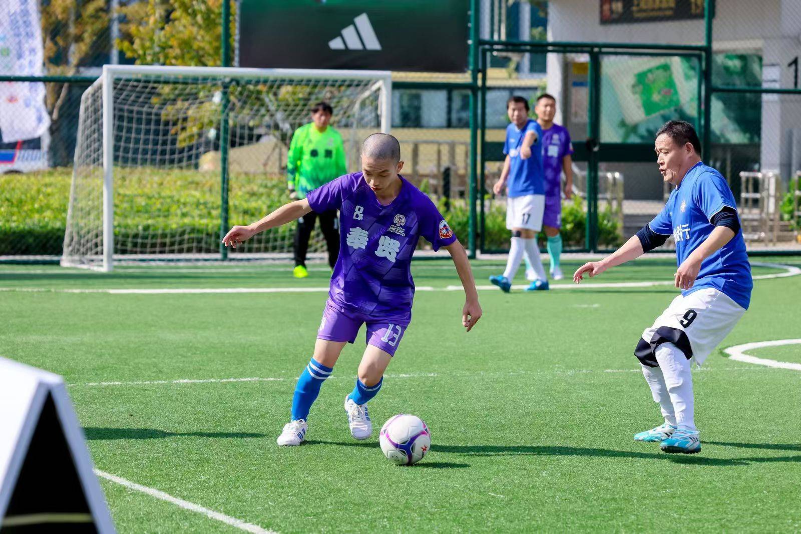 新民晚报讯(记者 孙云)今天,第二届上海市"爱和恩杯"残健融合足球赛在