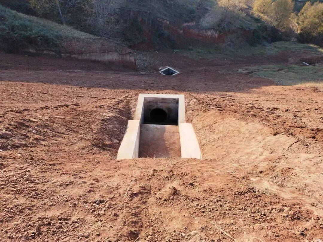 s309线,s311线等路段不同程度出现路基边坡冲刷,急流槽损坏等水毁灾害