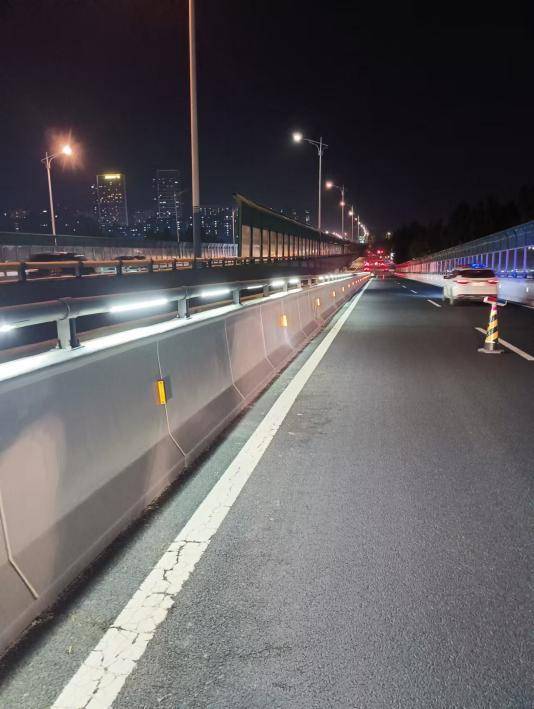 回家的路更亮堂了!济南二环西路高架桥匡山立交匝道led灯提升改造完工