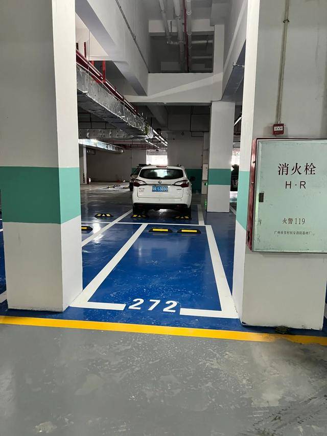 网友晒出奇葩车位,只卖3万你要吗?