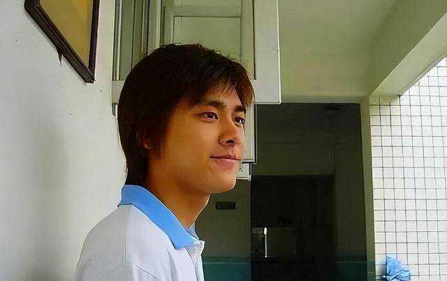 "退圈"不到1年,再看李易峰现在的"困境",他既可恨又可悲