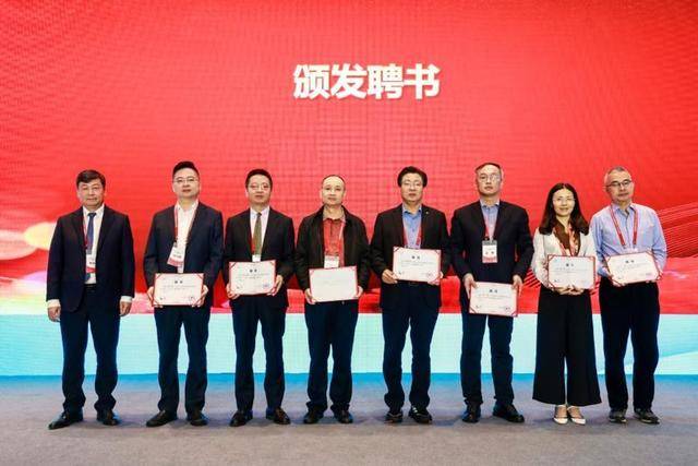 袁英等11位专家当选为副主任委员，探索中西医结合治疗鼻炎鼻窦炎