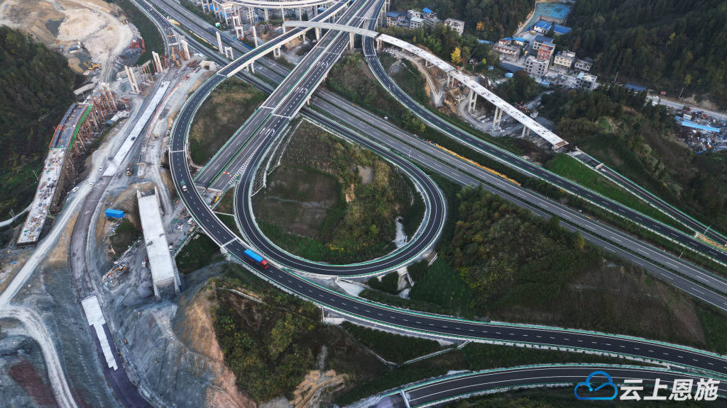 利咸高速卷洞门互通图片