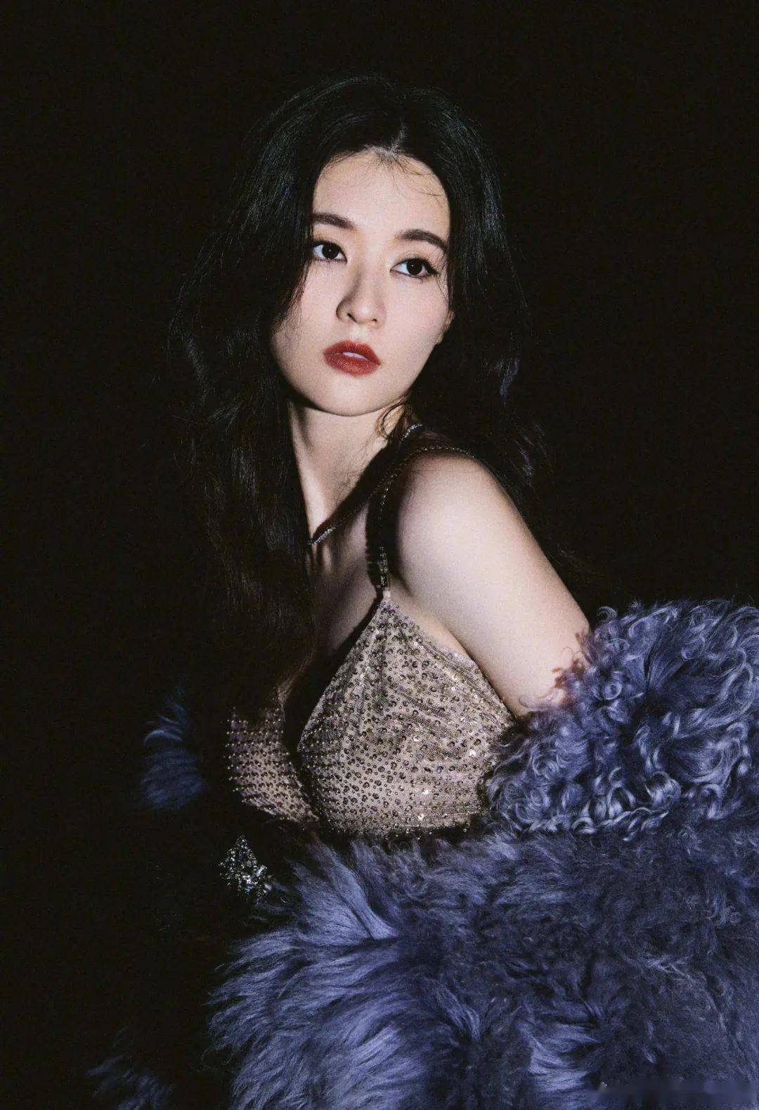 30岁"巨富美"乔欣即将大婚?网友:还好不是杨洋.