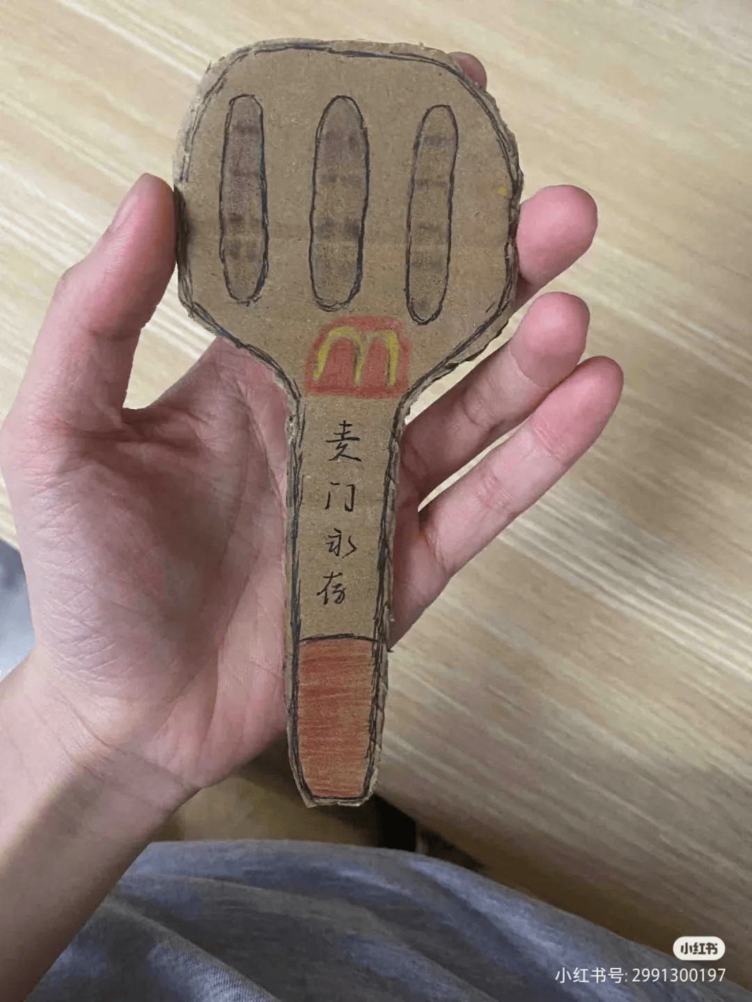 还有带自家猫咪铲屎用的以防万一,还手工制作了两把有带饭勺的这怎么