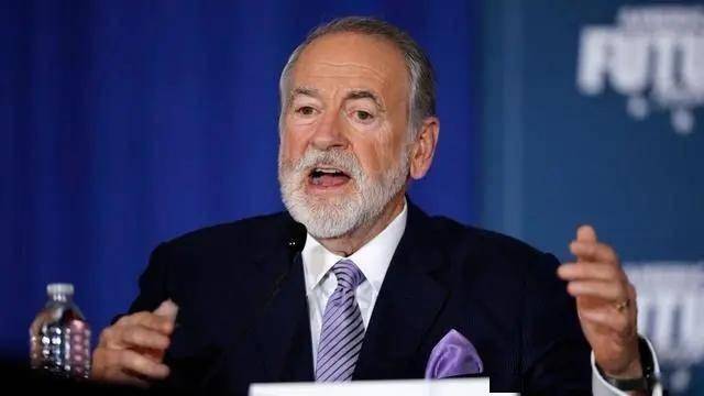 这个职位就相当于总统的"守门人",特朗普的日常,或者要接见谁,都需要