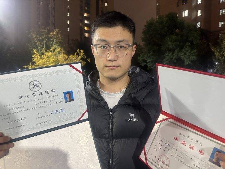 ​西安00后软件工程师辞职摆摊卖蛋糕：更想跟人打交道，而非冷冰冰的键盘