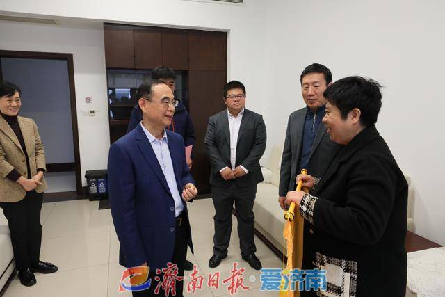 互助保障暖人心 锦旗致谢传真情