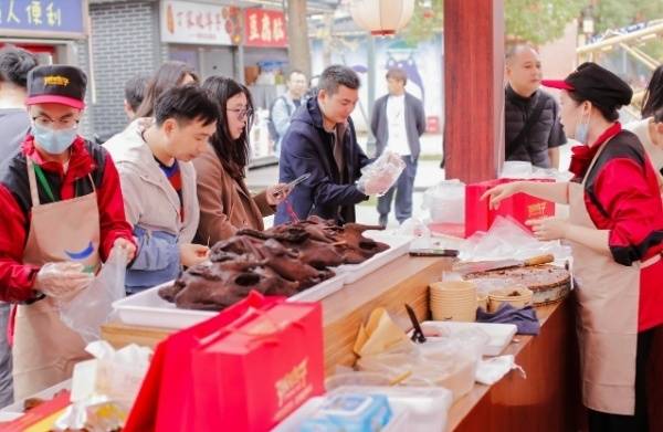 一次尝够重庆各地美味“渝味360碗”美食集市大足开市利来国际下载(图1)