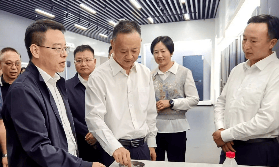 11月3日—7日,宣威市委副书记,市长许韶发率队到湖南长沙,山东济南