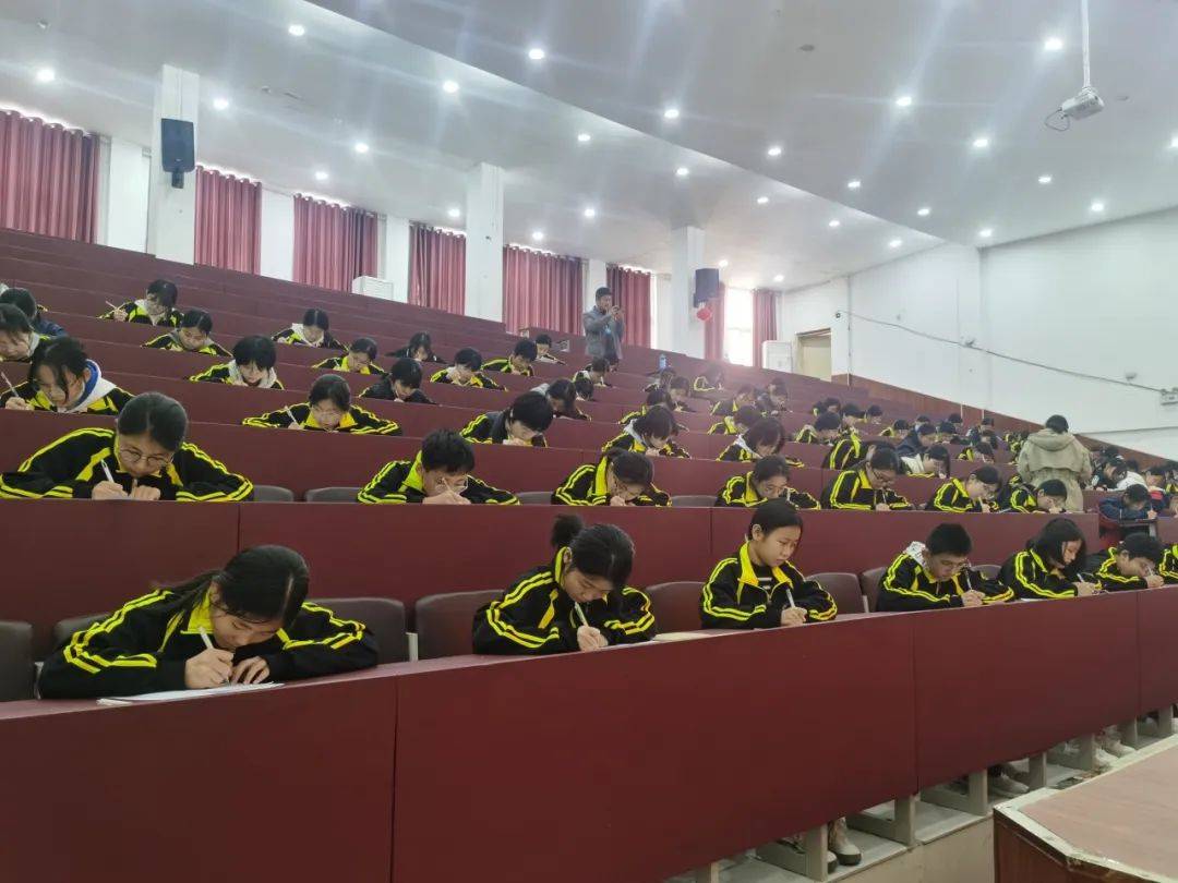 本次抽查活动对象为小学五年级,初中二年级和高中二年级学生,抽查人数