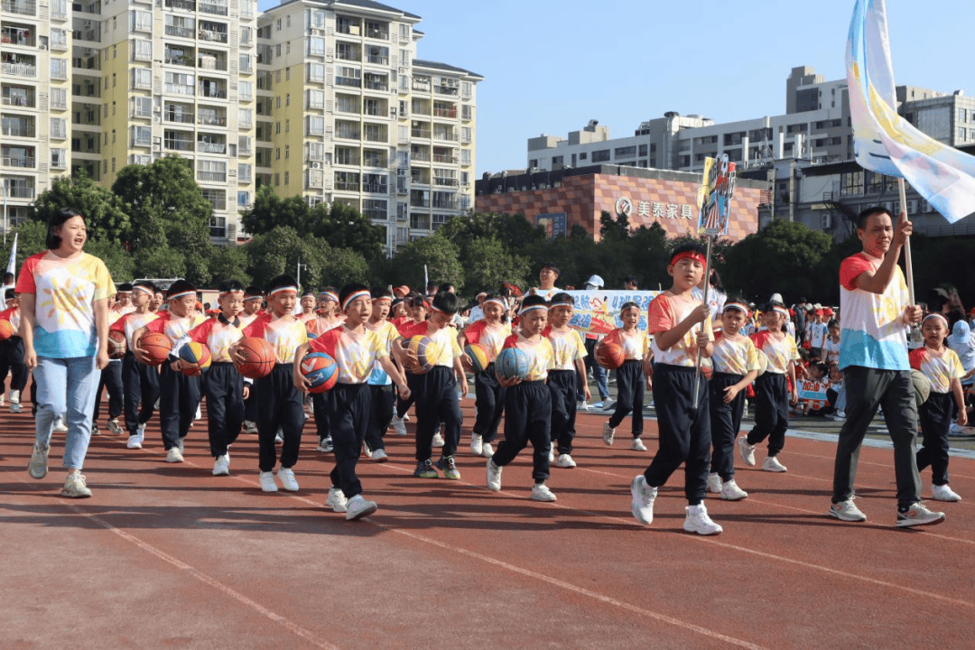 燃情开幕,青春起航:云山学校第十九届运动会开幕式风采