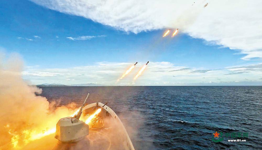 挥戈沧海练攻防 海军某护卫舰支队实弹射击训练掠影