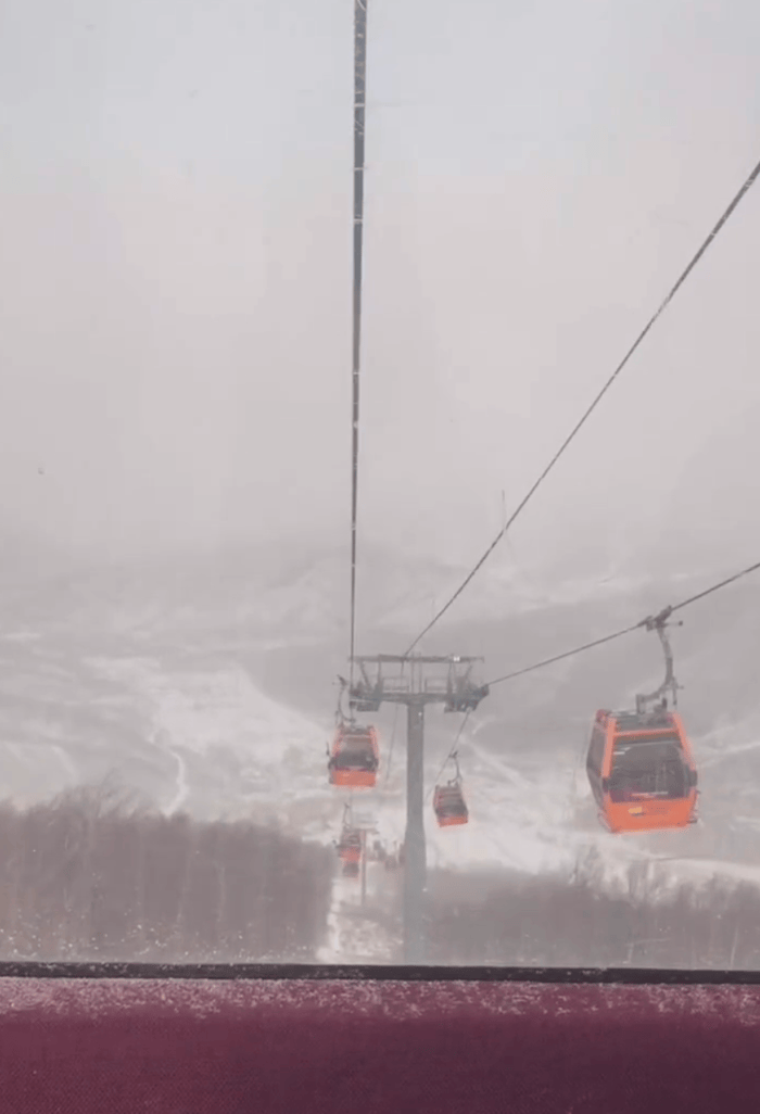 零下十几度，游客被困缆车！河北一地文旅部门回应：滑雪场给予补偿