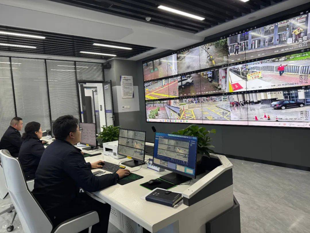 云开中心派出所坚持党的绝对领导,坚持以人民为中心,树牢新警务理念