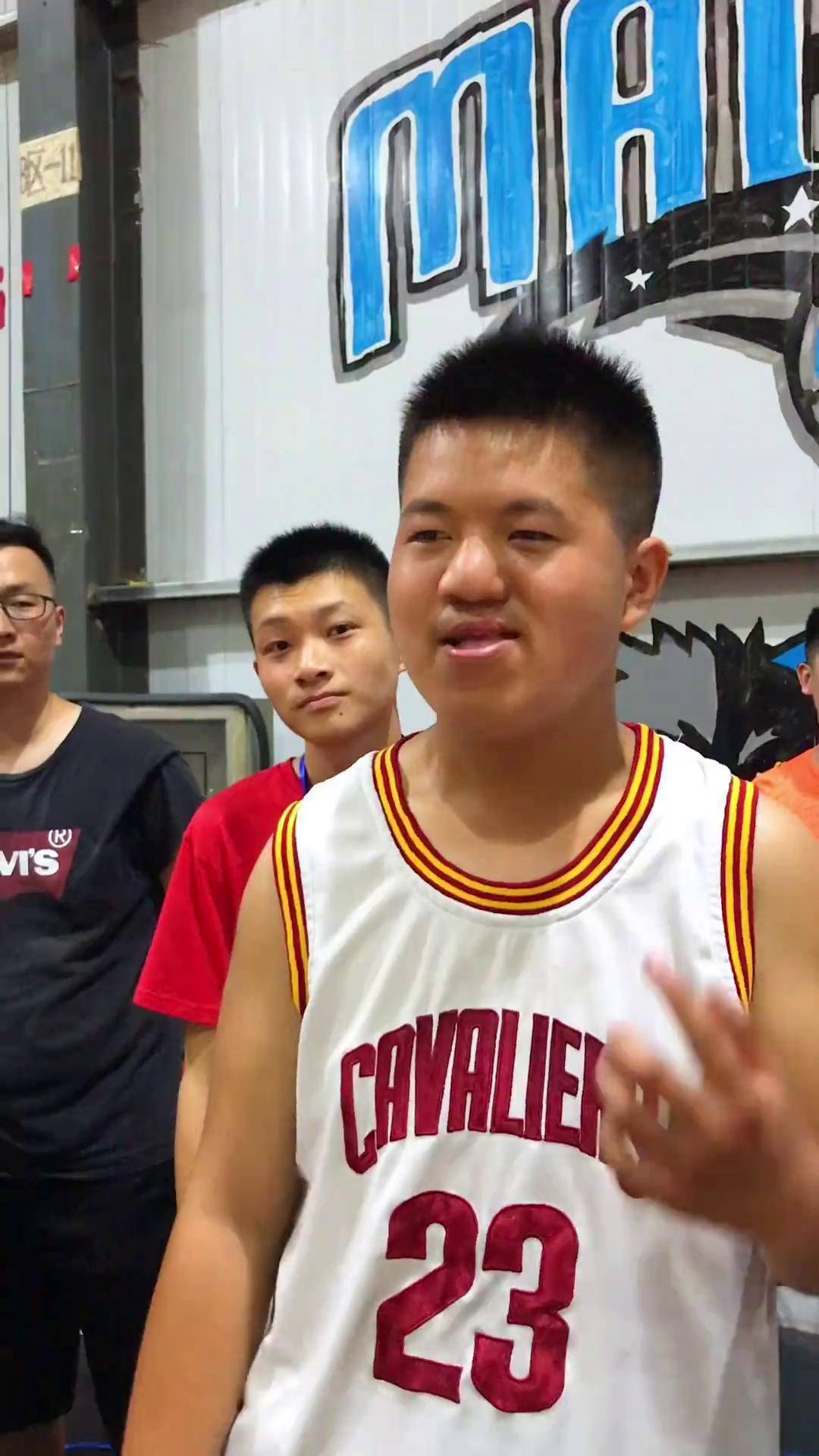 天青的回旋镖,是提升命中率的buff!聚焦每一次全力以赴 路人王篮球