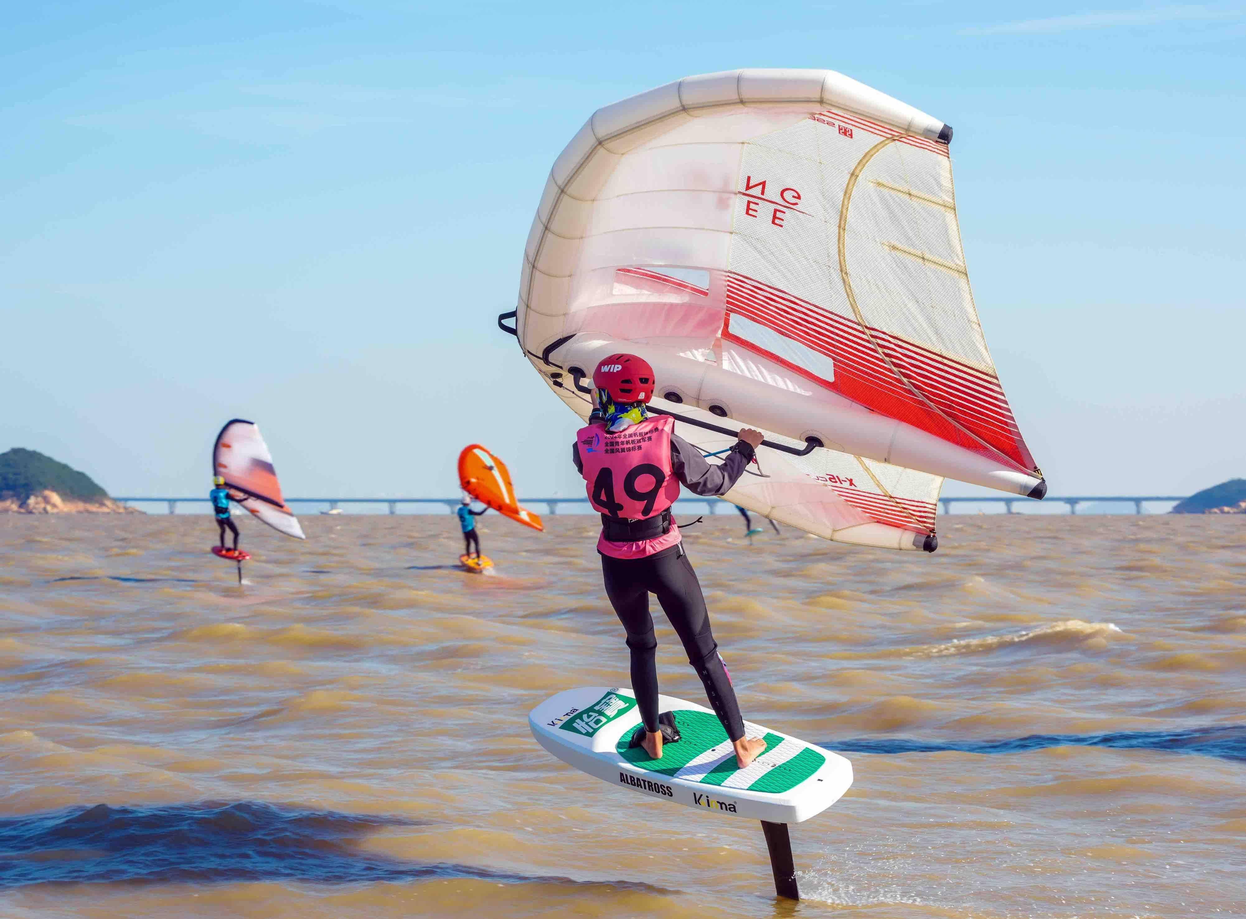 1981年首届赛事在青岛举办以来,不断发展成为国内帆板运动员展现实力