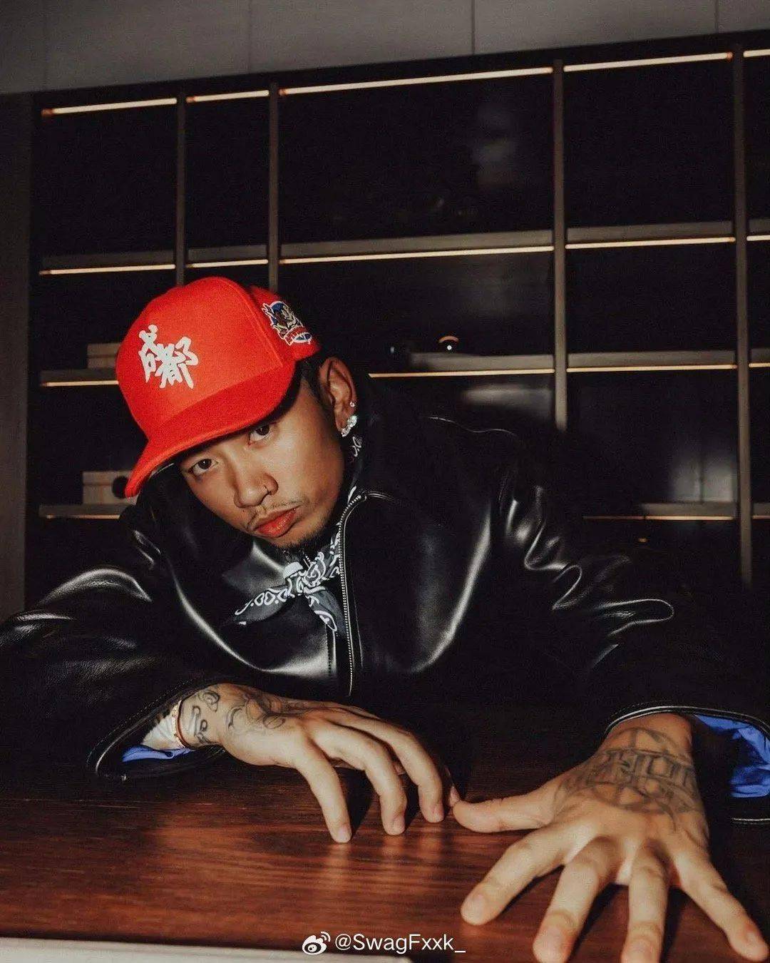 马思唯公开新专辑物料!还晒出多组造型!