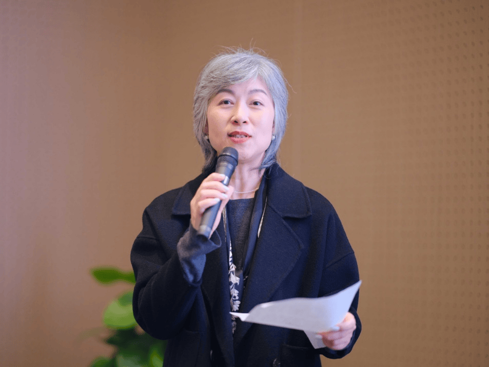 基准方中集团党委副书记张菁,首先代表集团对与会的领导,嘉宾,同行们