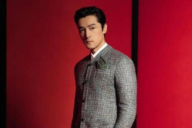 胡歌人设崩塌!如今一头白发,还蹭了女性红利_公众人物_蒋劲夫_薛佳凝