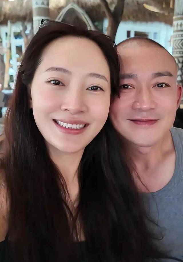 聂远秦子越夫妇泰国度假,抛开孩子享二人世界,结婚10年恩爱如初_妻子