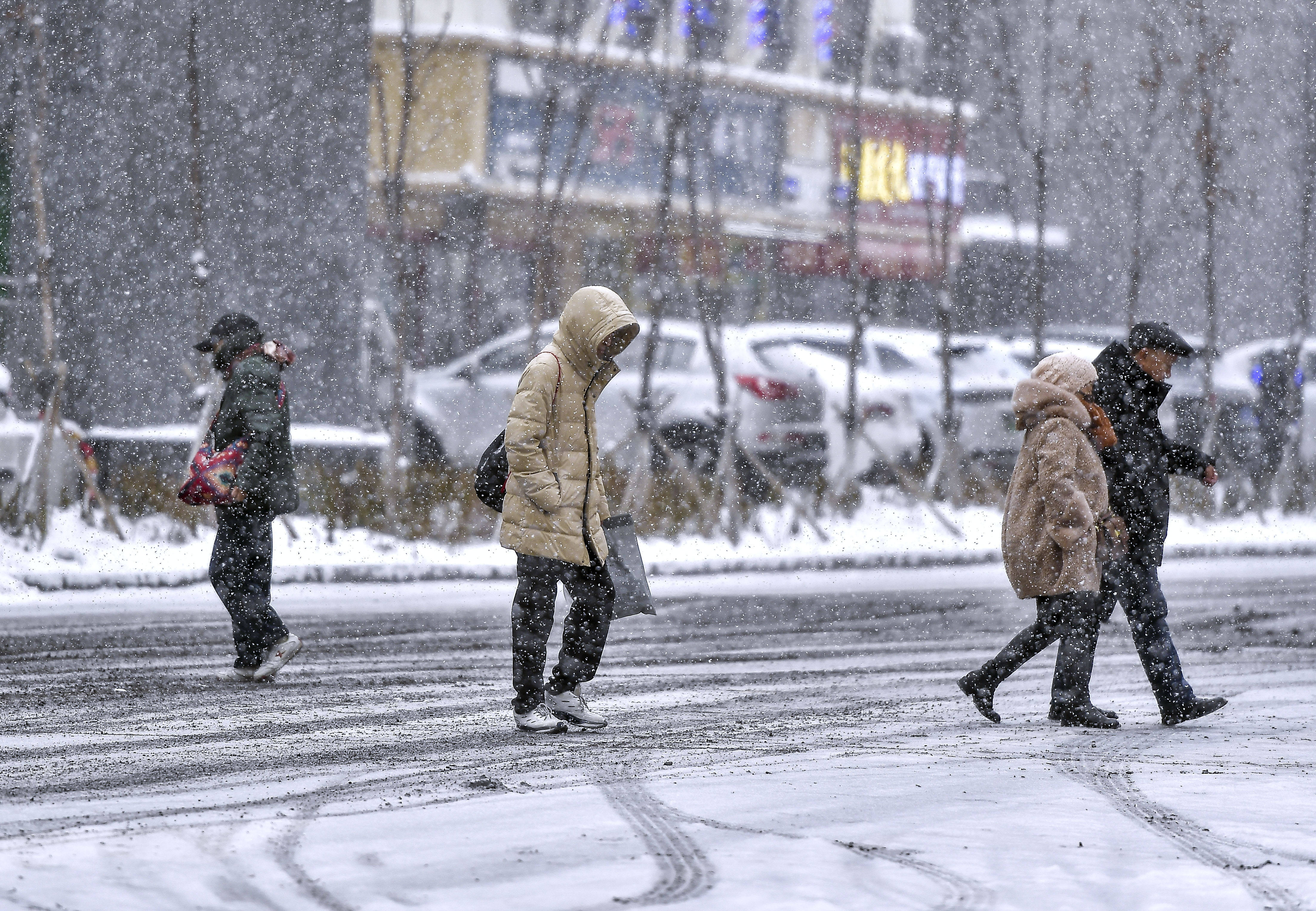 乌鲁木齐街头雪景图片