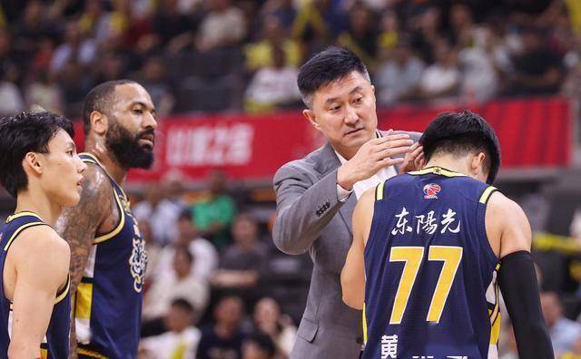 没胡明轩也行！广东后卫场均14分，与莫兰德合拍，郭士强选人困难