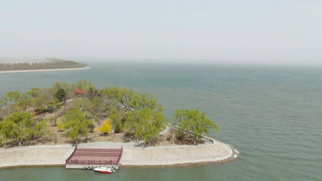 俯瞰尔王庄水库"增容工程主要包括加高水库围坝,改造暗渠泵站,重建1,2