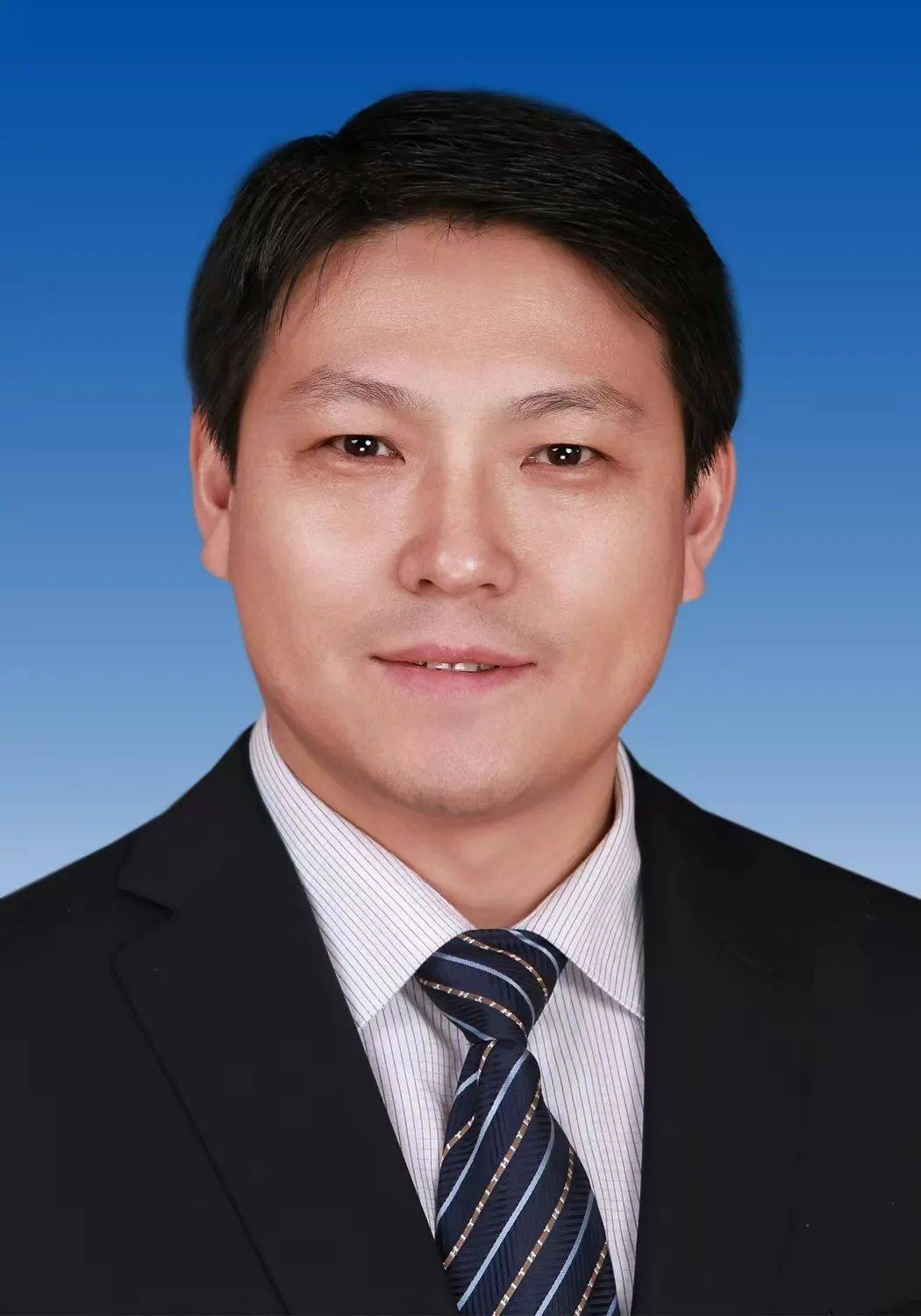 鞠振任阳泉市代市长