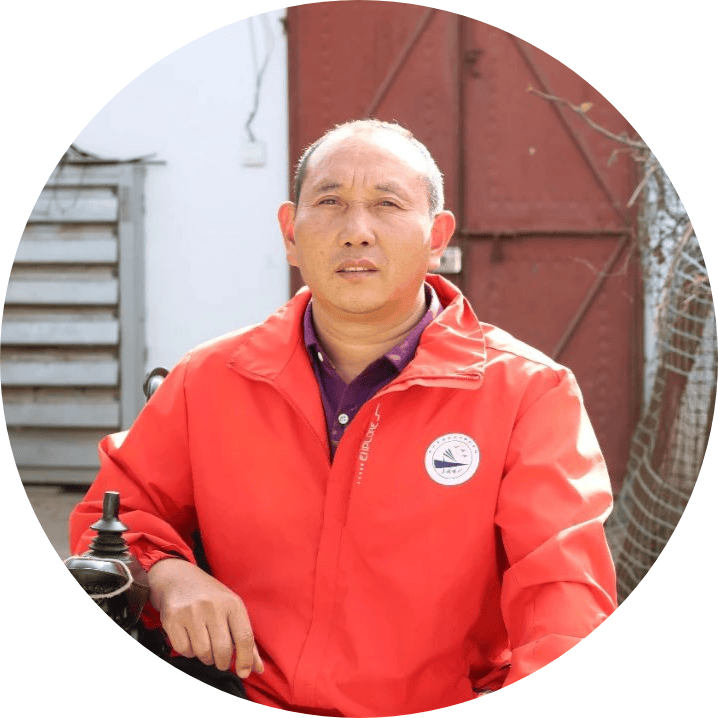 文山一人手拄小凳子"逆天改命"!