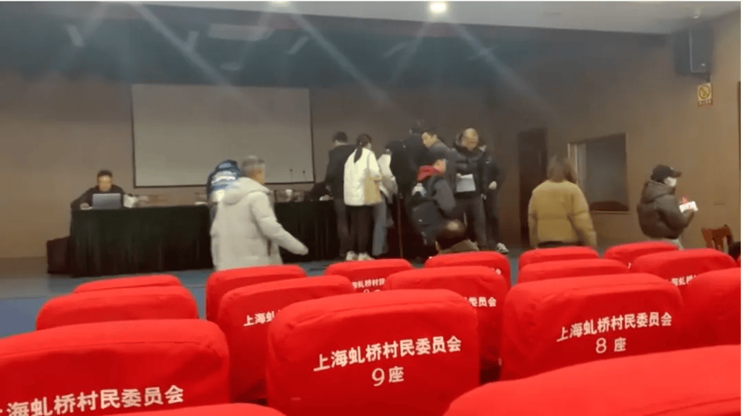 极越汽车“原地解散”，同行公司出手了：开启专场招聘