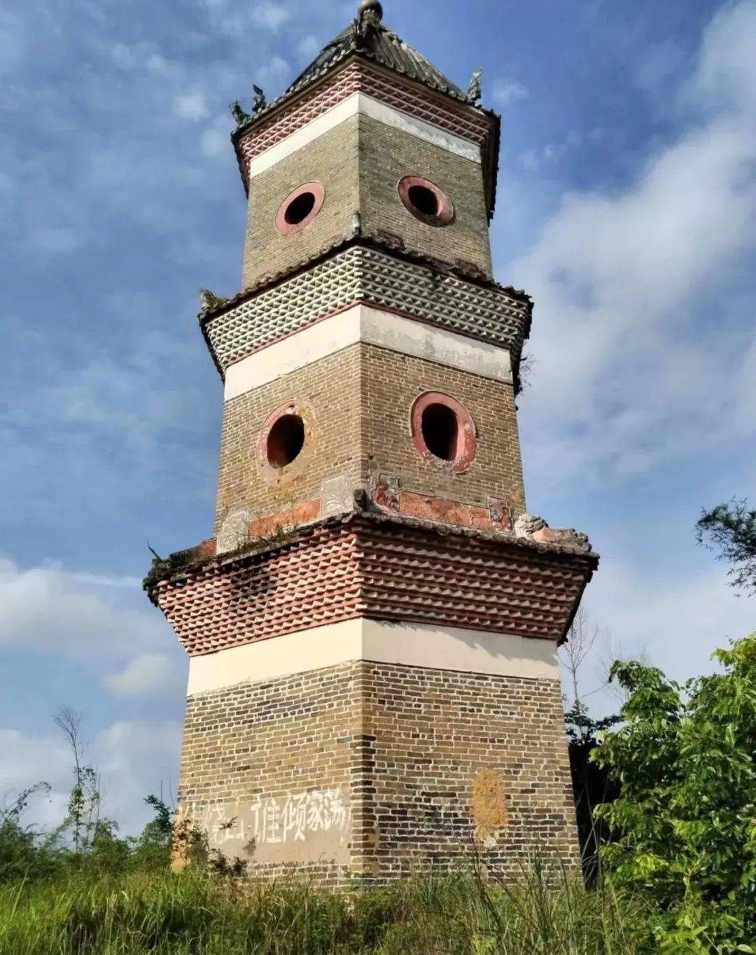 藤县,文昌塔,铁架围起来!