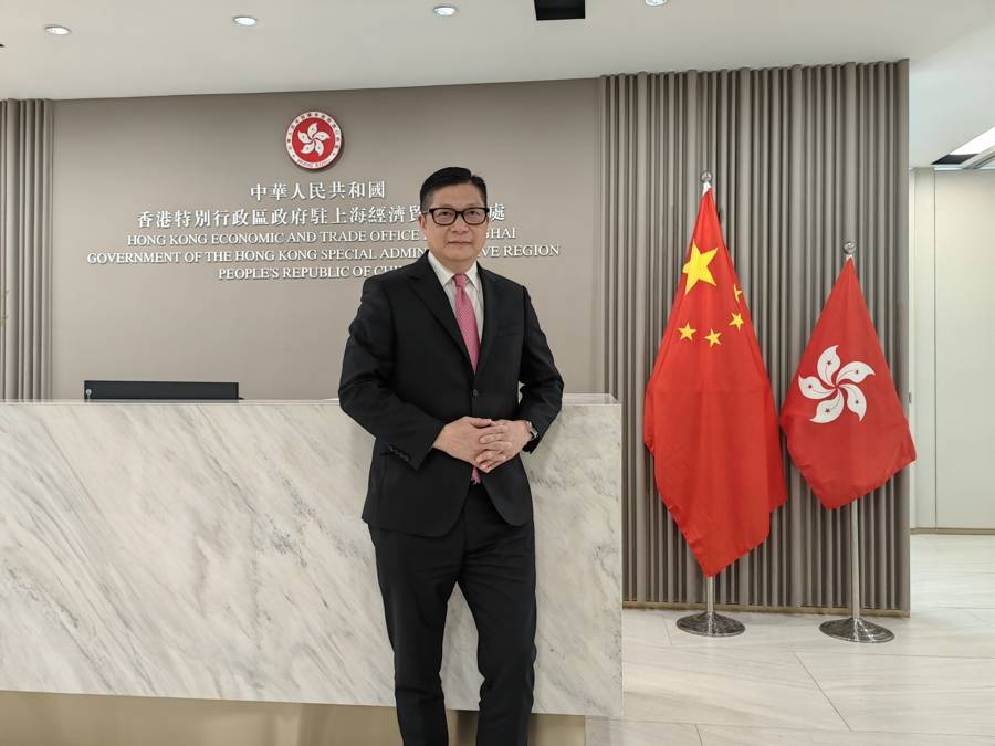 独家对话香港保安局局长,当硬汉邓炳强在记者面前落泪