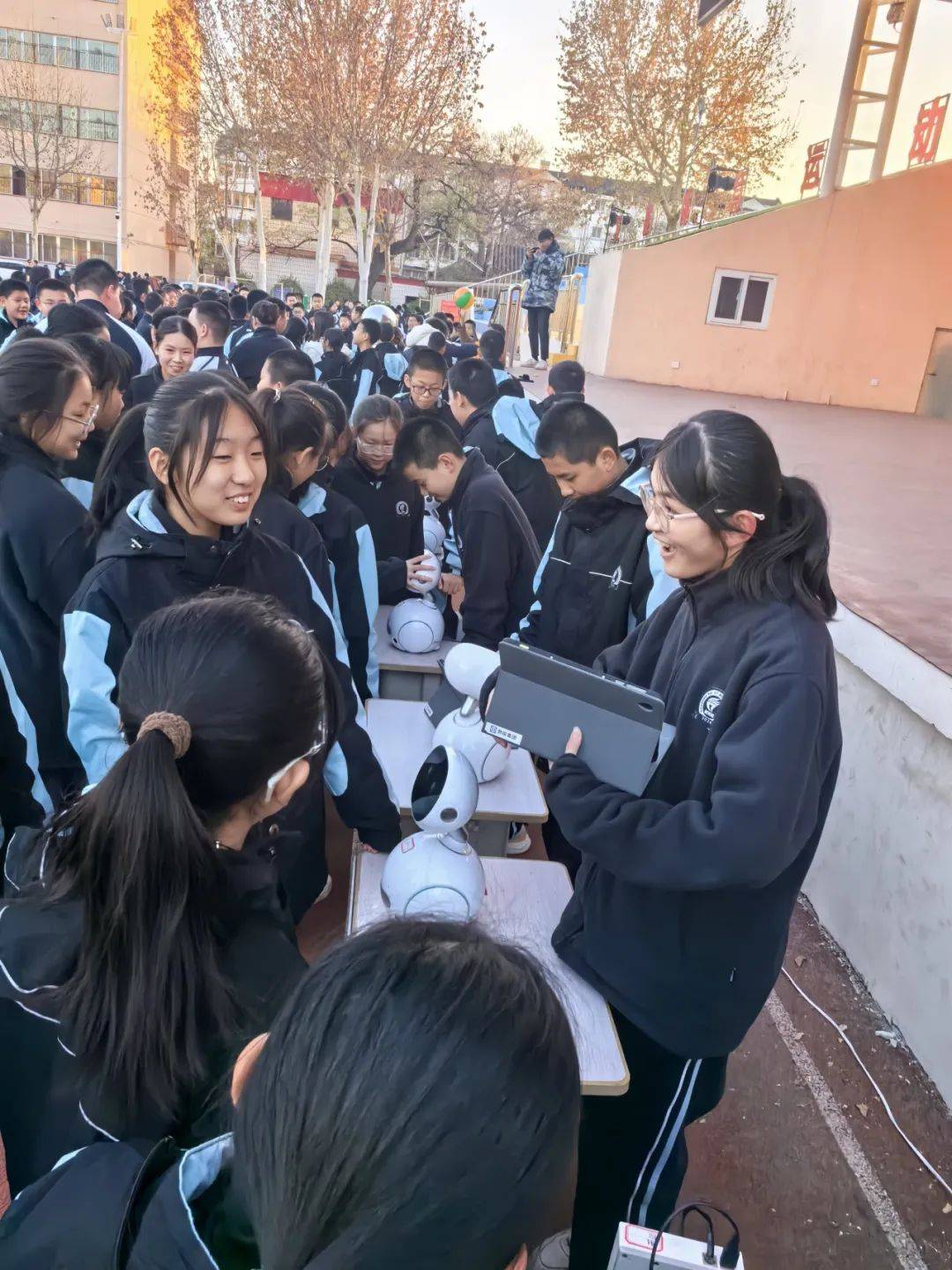 保定十七中科学教育教联体成立科技嘉年华火热进行中