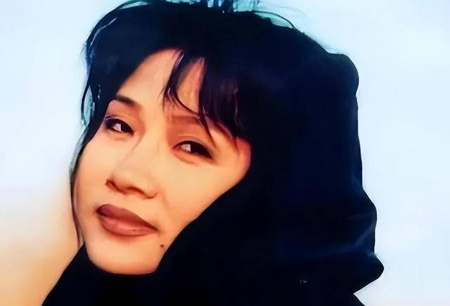 歌手李娜：不顾亲人流泪劝阻出家，25年后，她过得怎样了