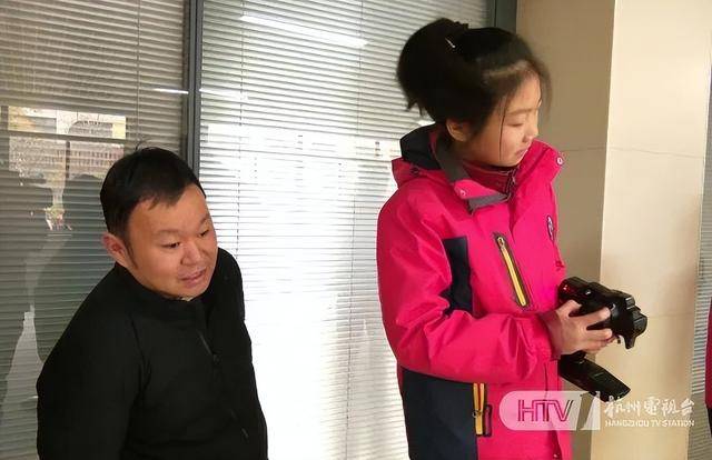 厉害了!杭州10岁“小孩姐”拿下首位女冠军!“感觉很有面子……” 厉害了!杭州10岁“小孩姐”拿下首位女冠军!“感觉很有面子……”