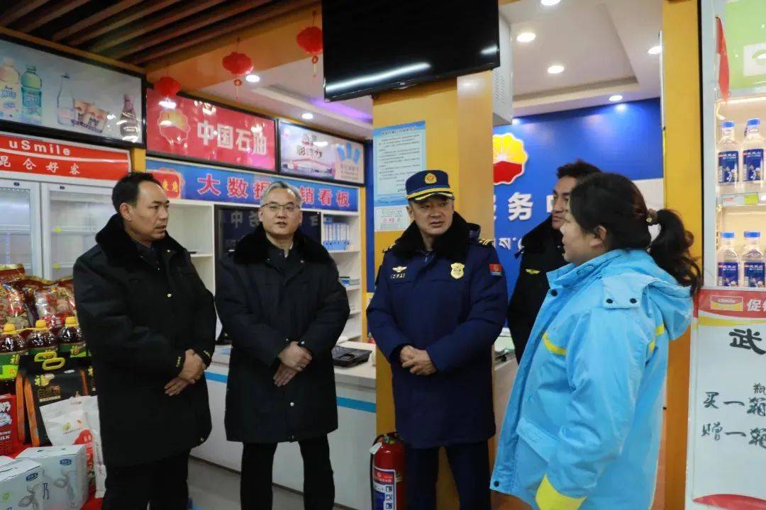 坚决预防和遏制火灾事故的发生,12月31日,州政府副州长,州公安局局长