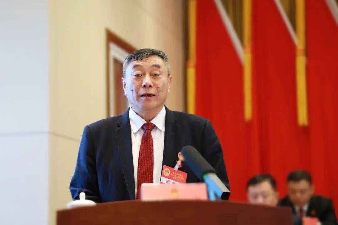 郊区第十一届人民代表大会第四次会议胜利召开