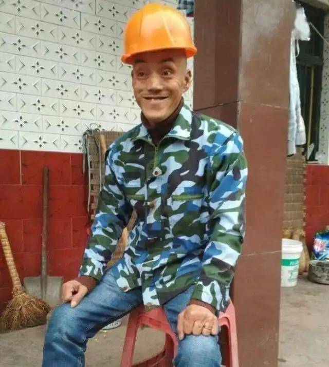"光头强"冯加六:人气散尽后,豪车换摩的,连爱妻也不告而别