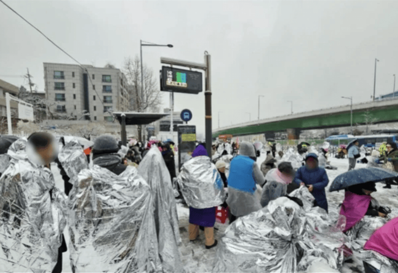 尹锡悦逮捕令即将到期，异议申请遭驳回！最新集会现场曝光 -华闻时空