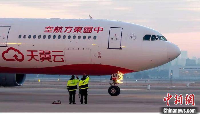 东航运送首支上海医疗队和7吨多物资驰援日喀则地震灾区