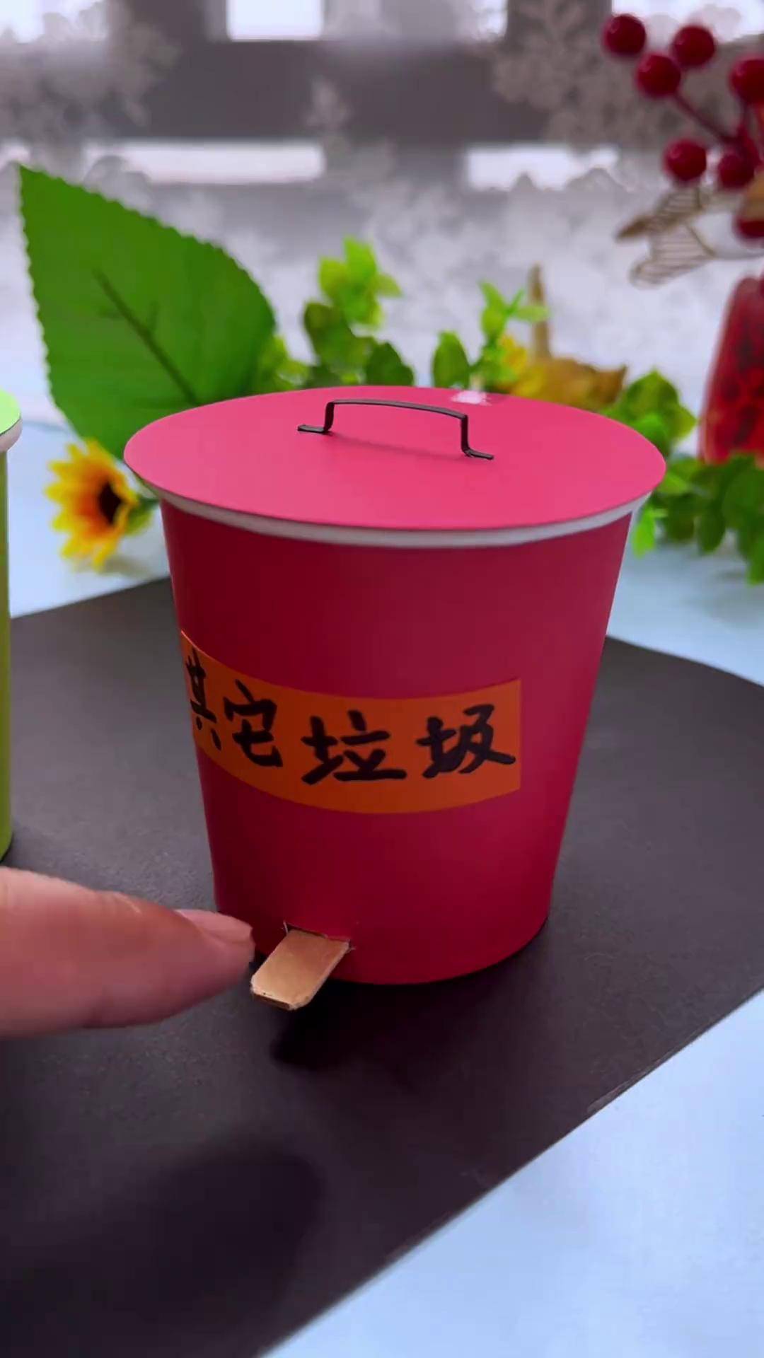 用一次性纸杯做几只可分类的垃圾桶废物利用变废为宝幼儿园手工纸杯