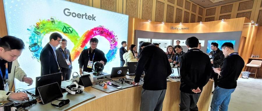 CES2025歌尔大放异彩：AI眼镜轻盈亮相，智能穿戴与健康监测新突破_设计_显示_Micro-LED