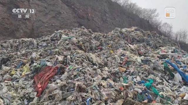 跨省非法倾倒“固废”竟成生意!央视焦点访谈曝光背后黑色利益链 跨省非法倾倒“固废”竟成生意!央视焦点访谈曝光背后黑色利益链