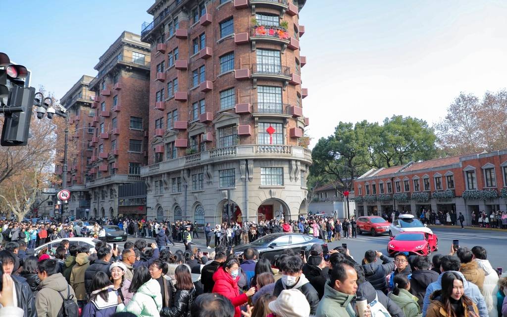 向韩国游客炫富，不能“为国争光”-华闻时空