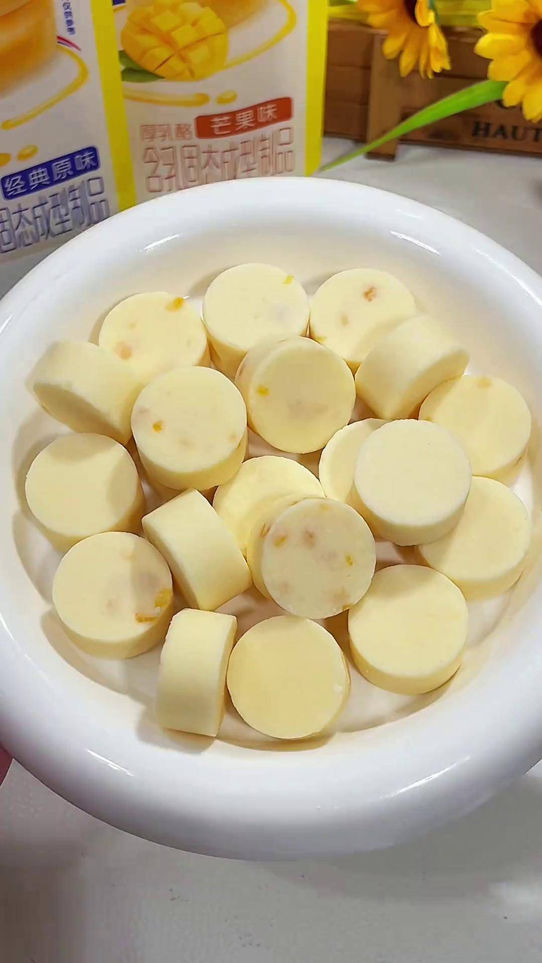 伊利乳酪小圆真实添加果粒奶香特别浓郁真的巨好吃