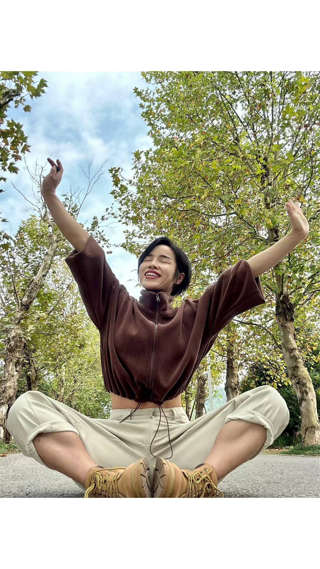 秋天拍照氛围感满满 运动女孩 短发女生