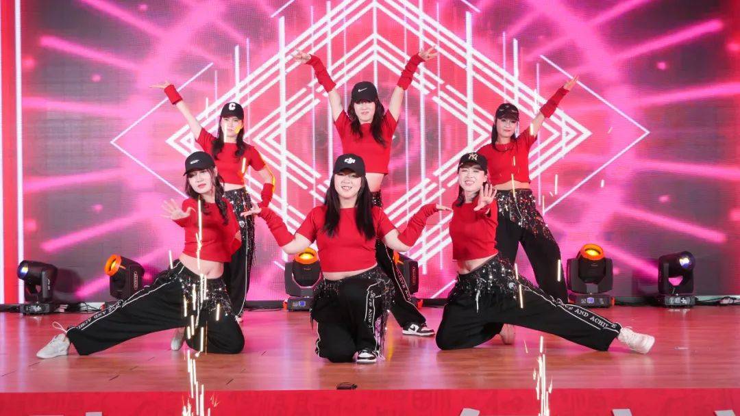 爵士舞《爵士律动阿巴次》朗诵伴舞《我爱上班》歌曲《新的力量》舞蹈《